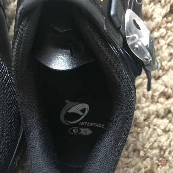 Pearl Izumi cycling shoes—size 43 Euro or US 10 - Picture 3 of 5